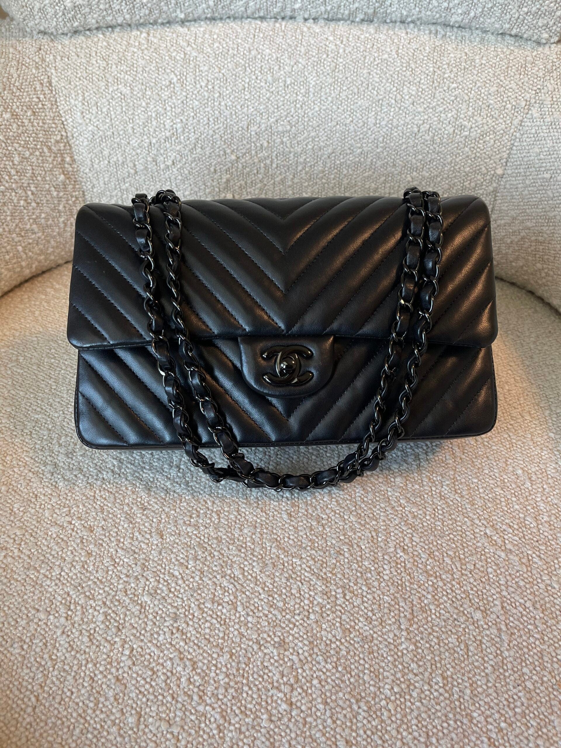 So Black Lambskin Chevron Medium Classic Flap REDELUXE