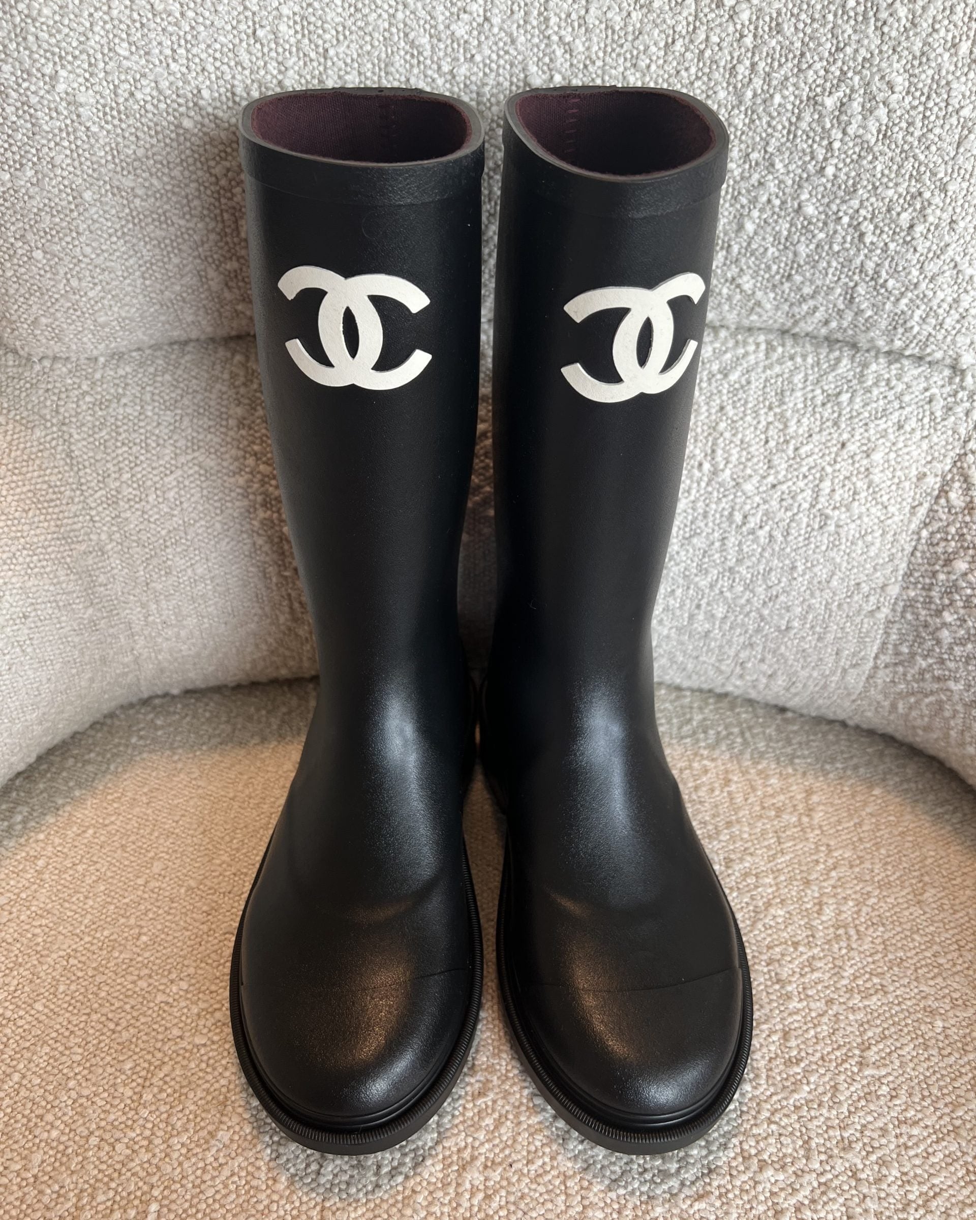 CHANEL Boots 22A Caoutchouk CC High Boots Black - Redeluxe