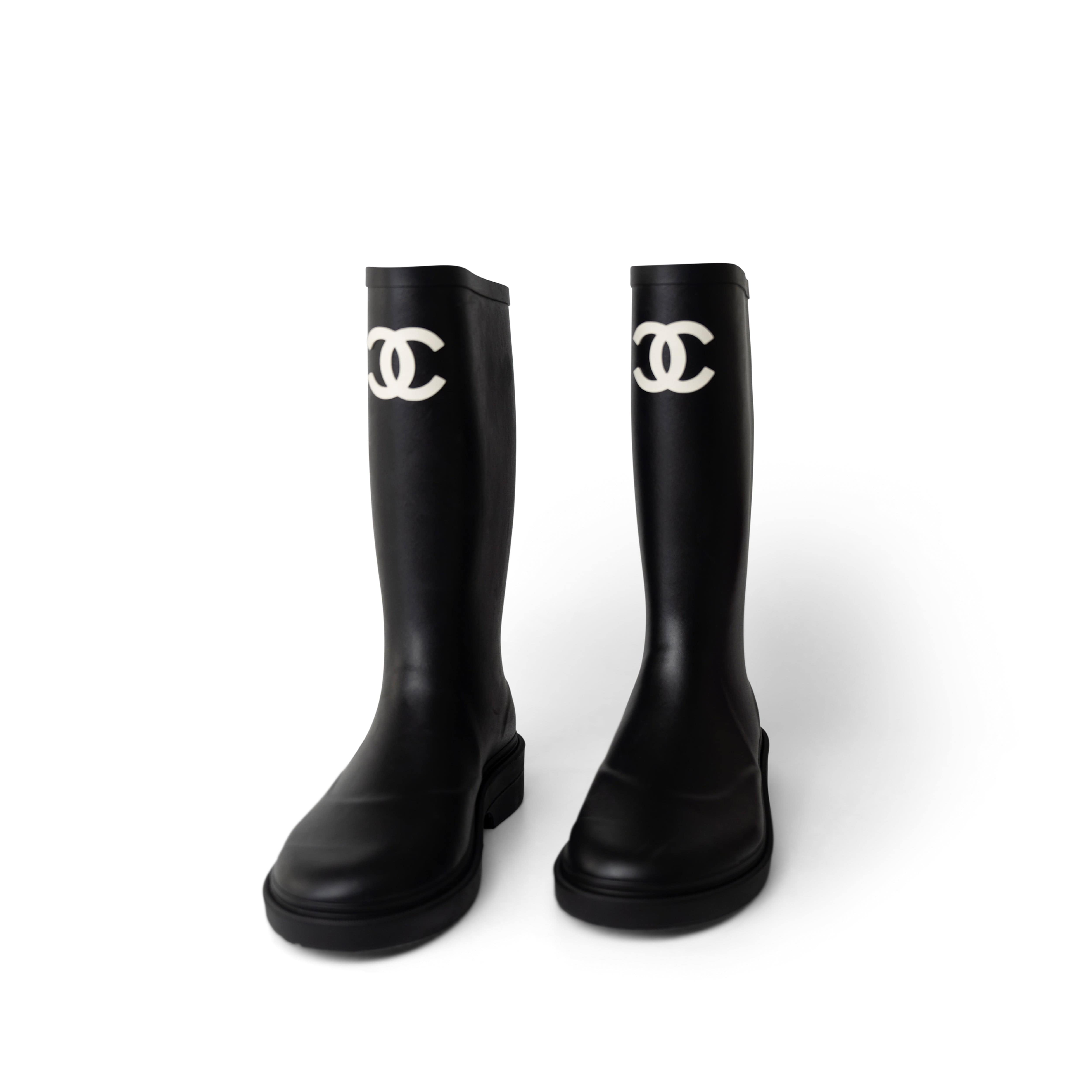 CHANEL Boots Black 22A Black Caoutchouk CC High Boots 38 / 8 US - Redeluxe