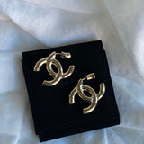 CHANEL Earrings 22C CC Earrings Light Gold - Redeluxe