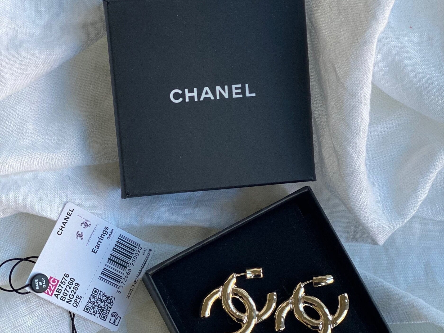 CHANEL Earrings 22C CC Earrings Light Gold - Redeluxe