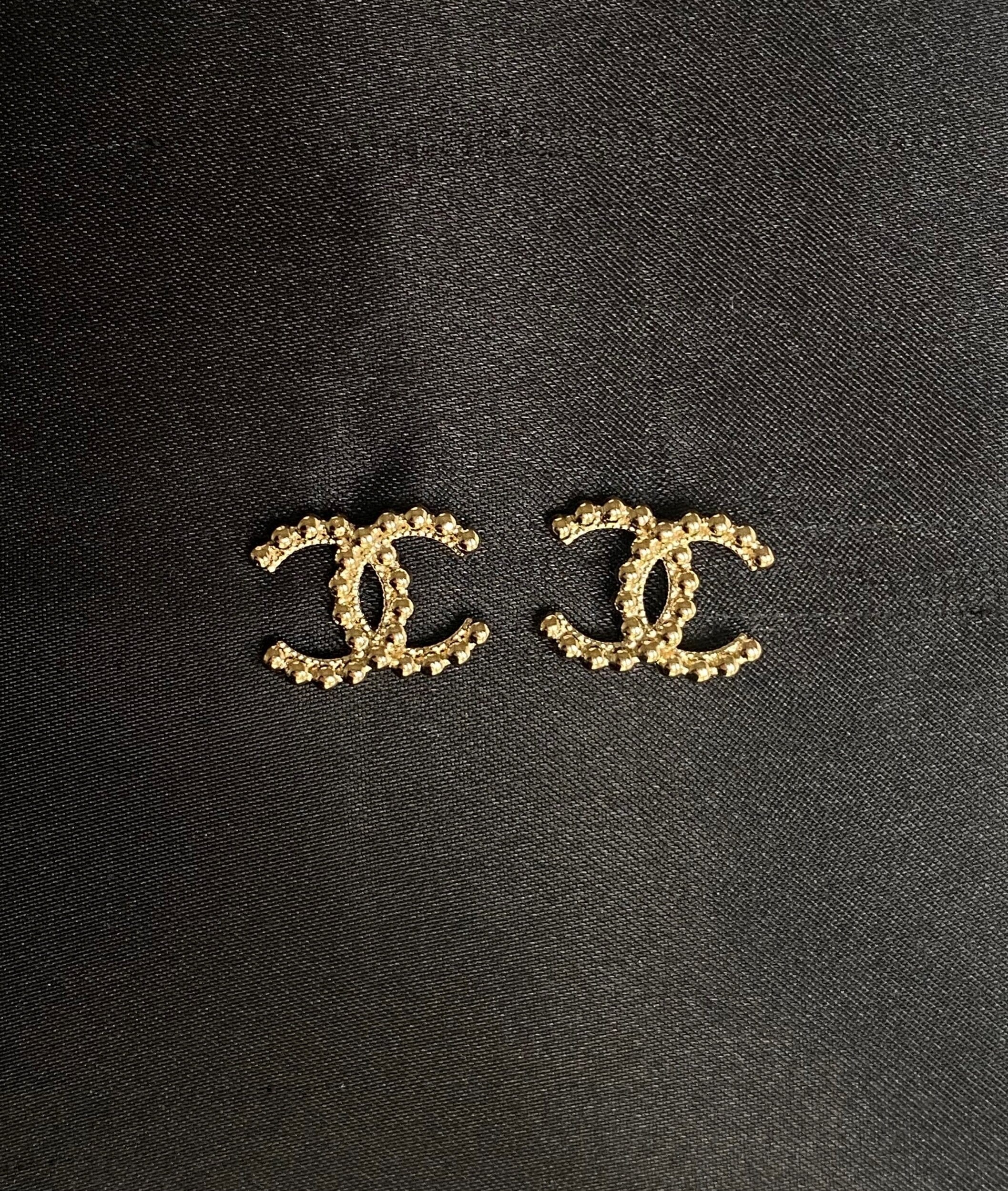 CHANEL Earrings Chanel CC Stud Earrings Gold - Redeluxe