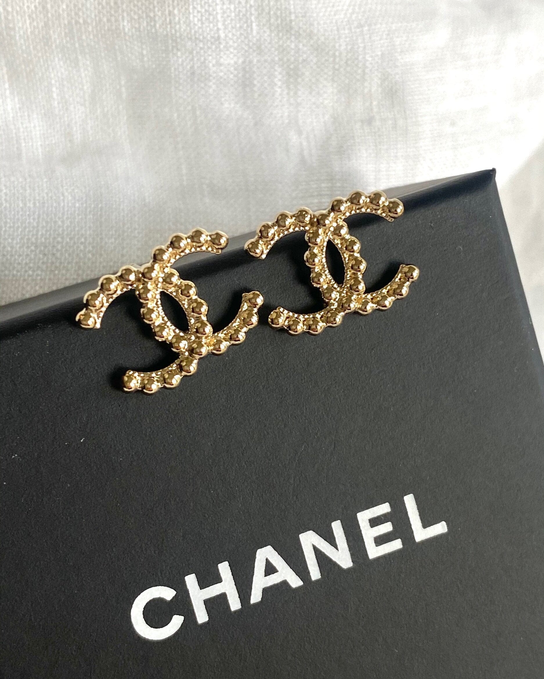 CHANEL Earrings Chanel CC Stud Earrings Gold - Redeluxe