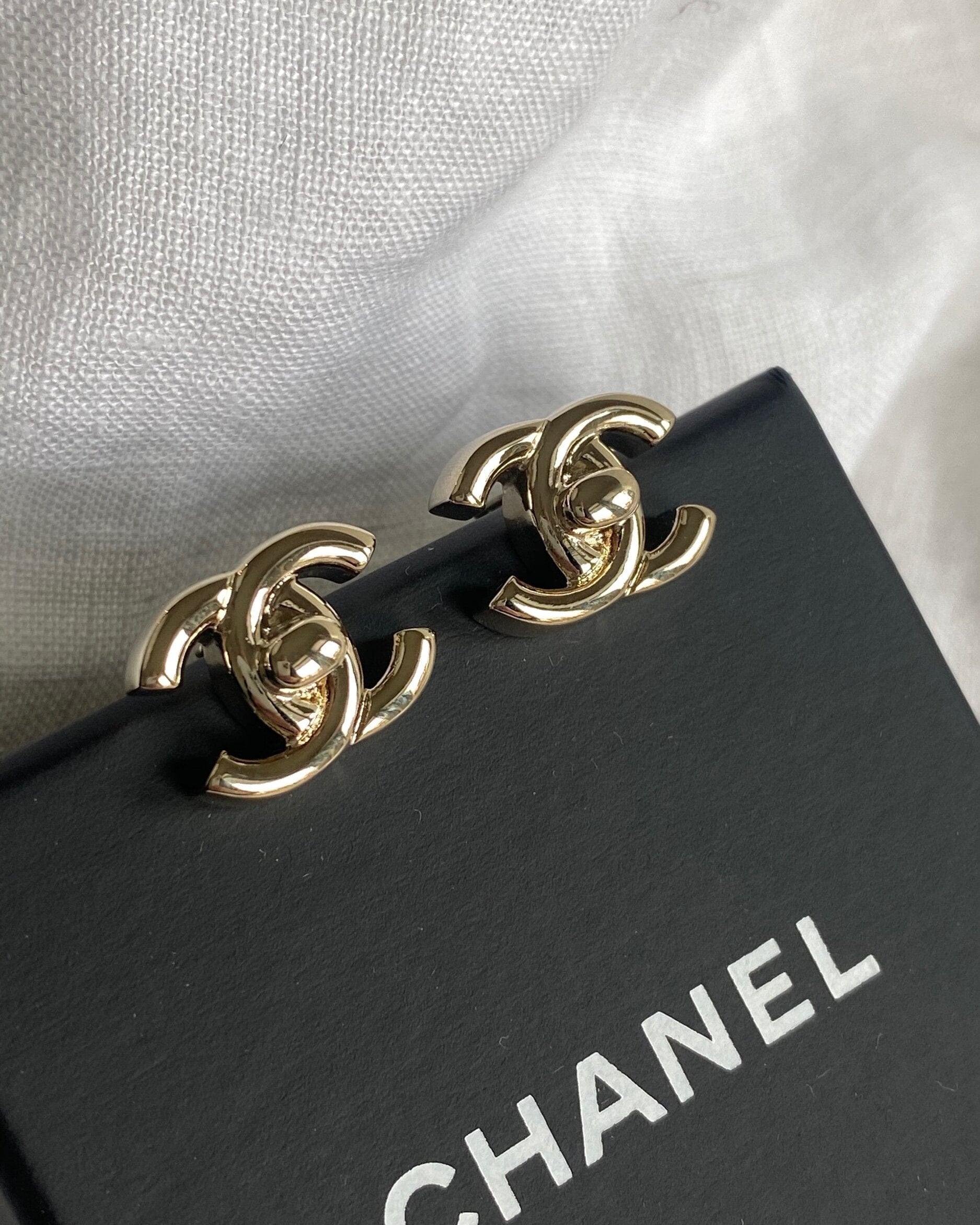 CHANEL Earrings Chanel CC Turnlock Earrings Light Gold - Redeluxe