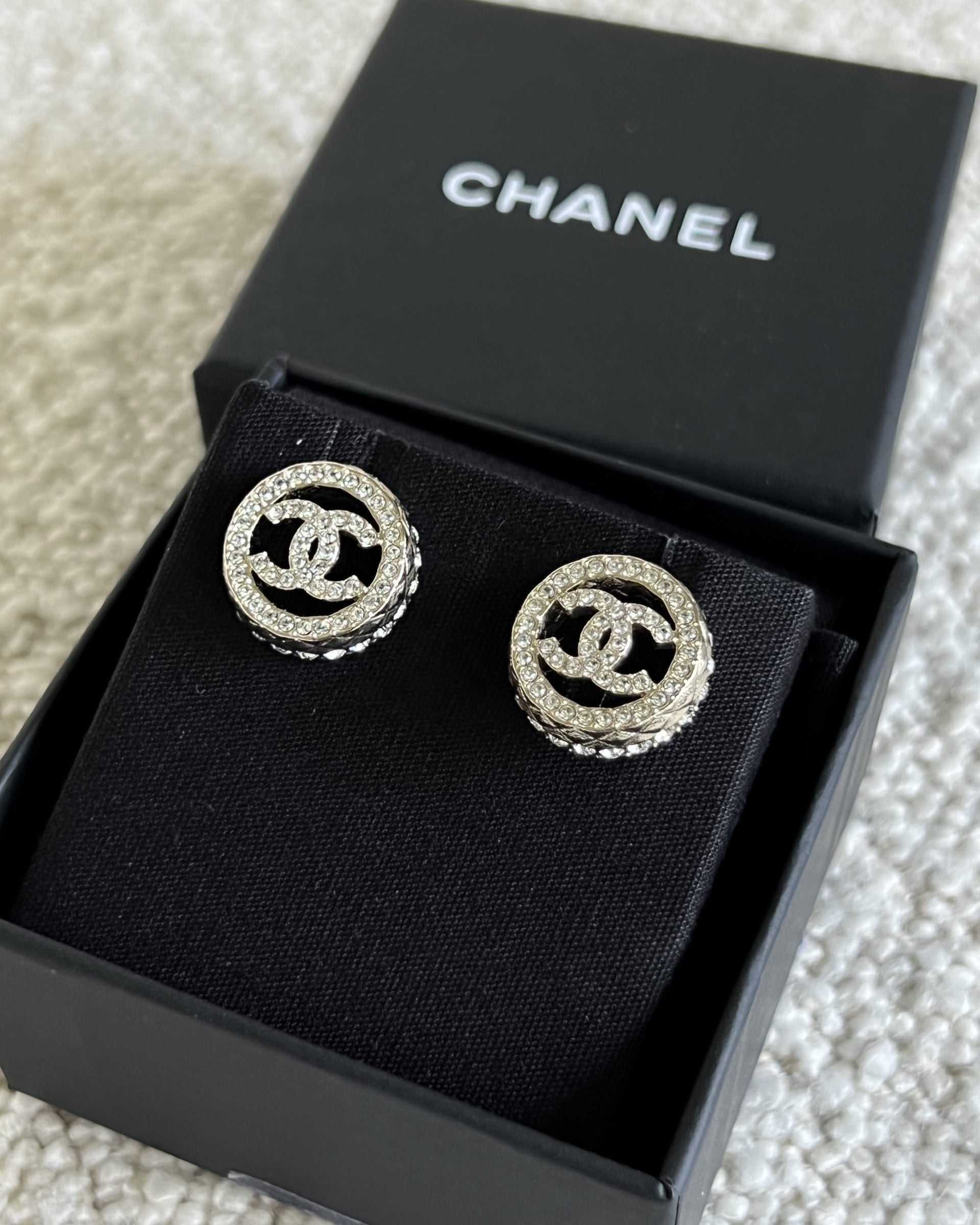 CHANEL Earrings Chanel Interlock CC Ligh Gold - Redeluxe