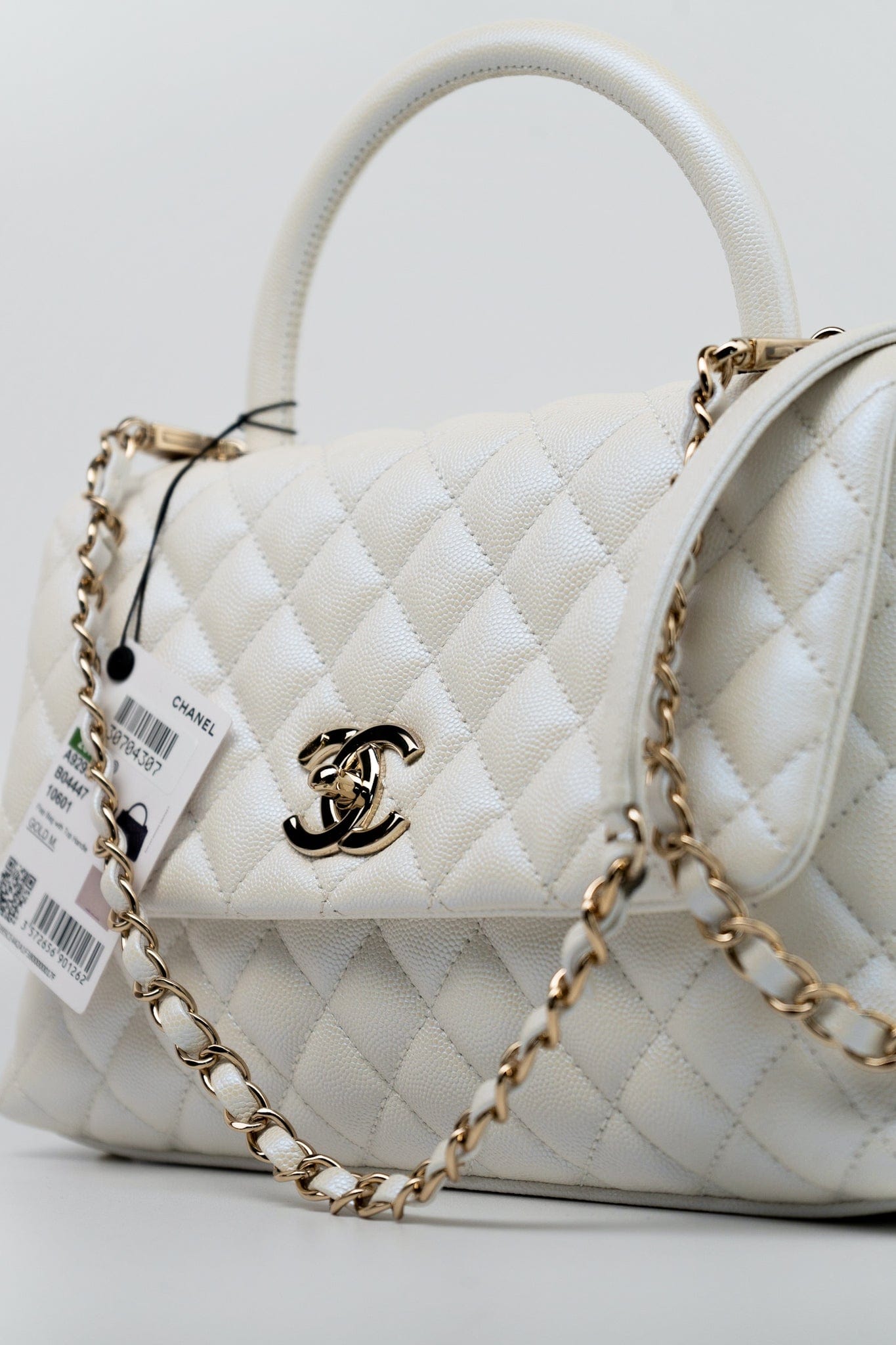 20K Iridescent White Caviar Quilted Coco Handle Medium Light Gold Hard REDELUXE