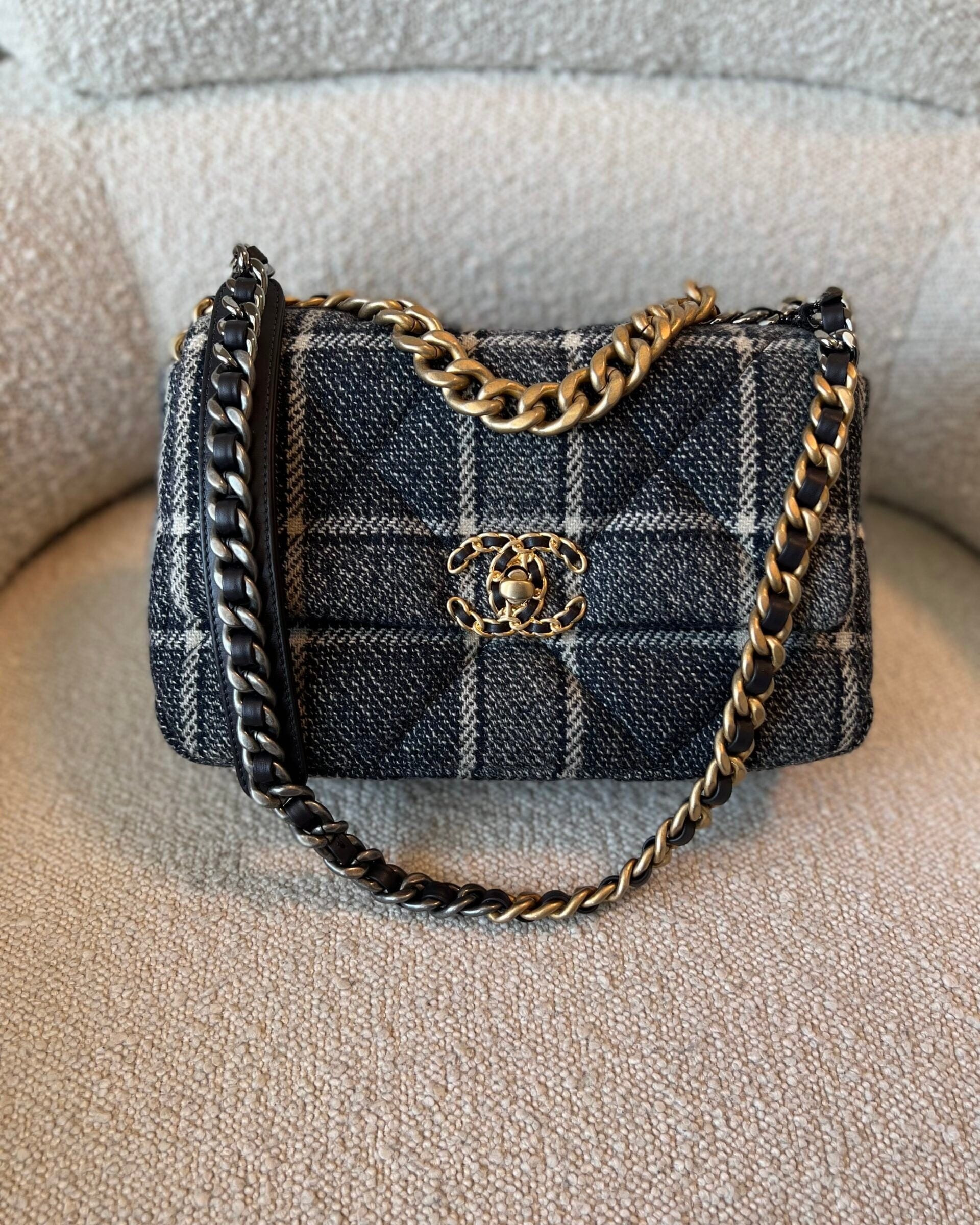 CHANEL Handbag 22A Navy Blue Ecru Tweed Quilted 19 Flap Small Mixed Hardware - Redeluxe