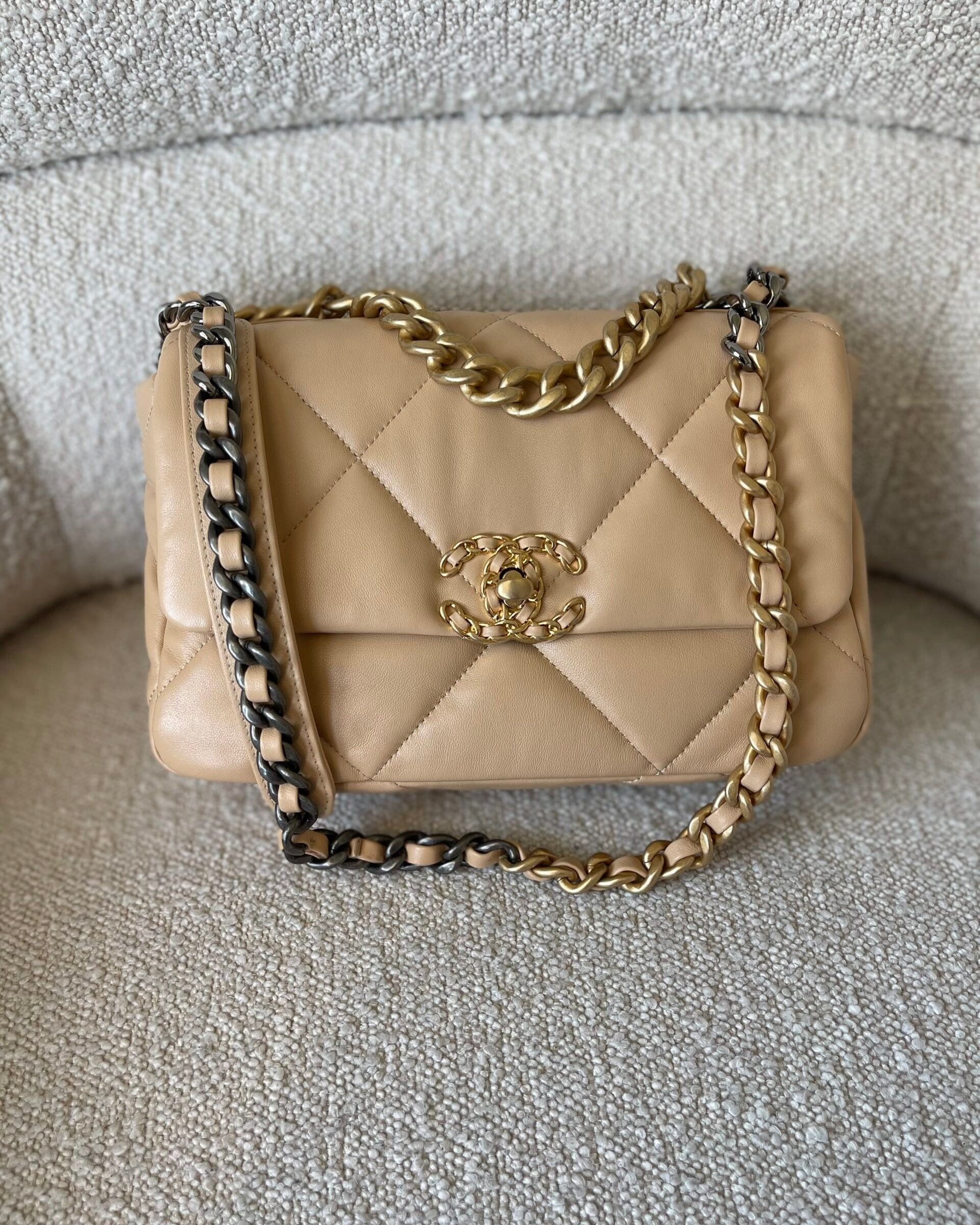 CHANEL Handbag 22C Beige Clair 19 Flap Small MHW - Redeluxe