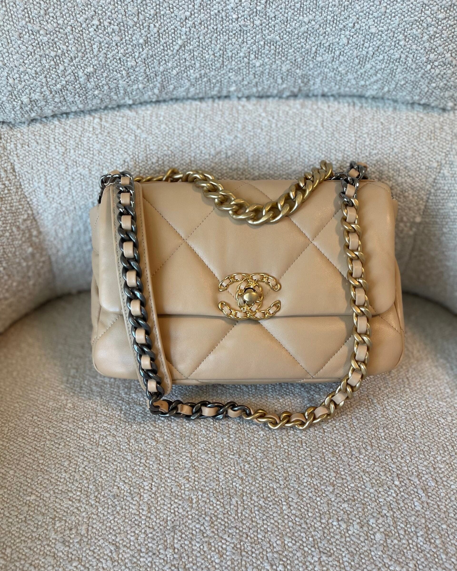 CHANEL Handbag 22C Beige Clair 19 Flap Small MHW - Redeluxe