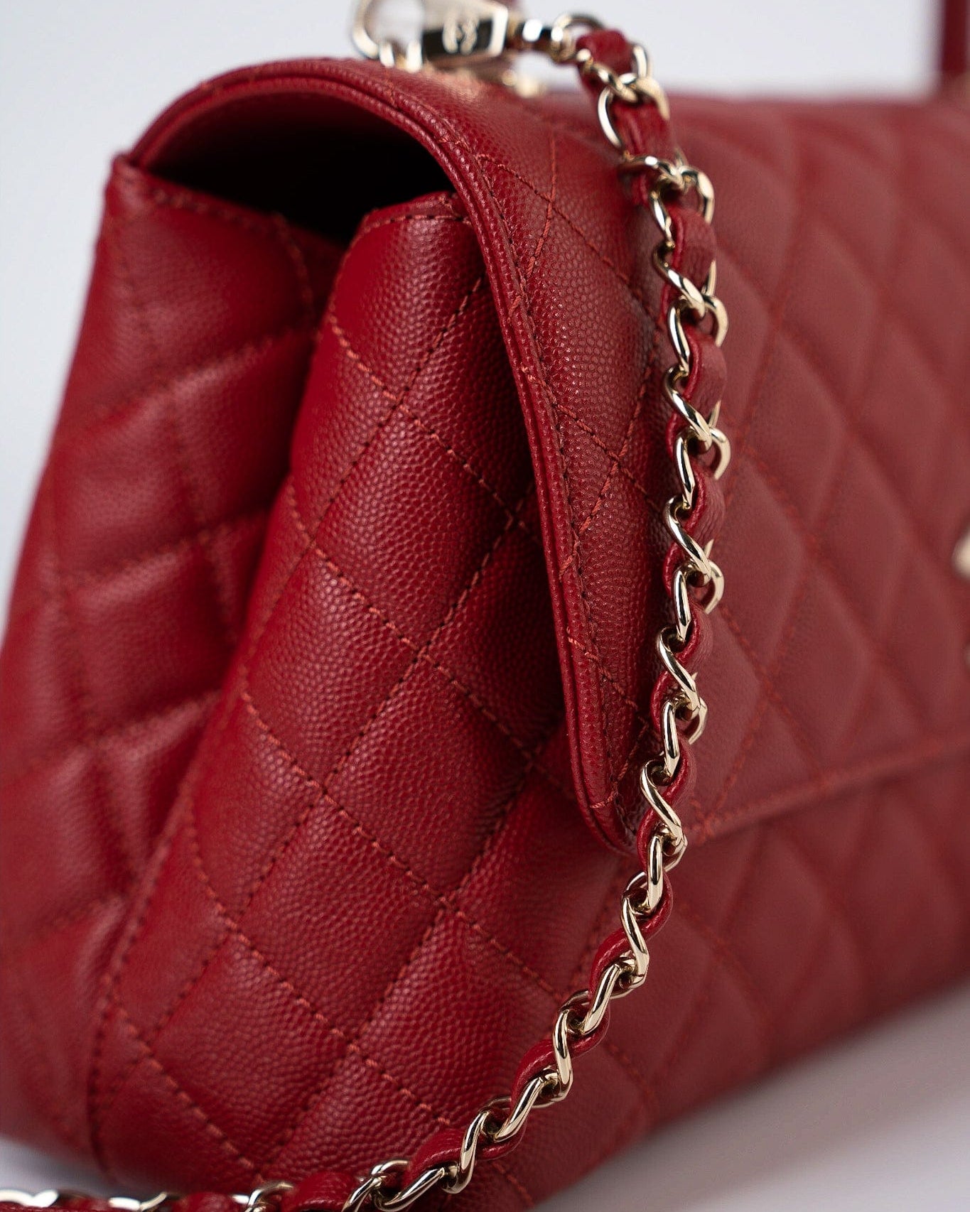 CHANEL Handbag 22K Red Caviar Quilted Coco Handle Medium (Old Small) Light Gold Hardware - Redeluxe