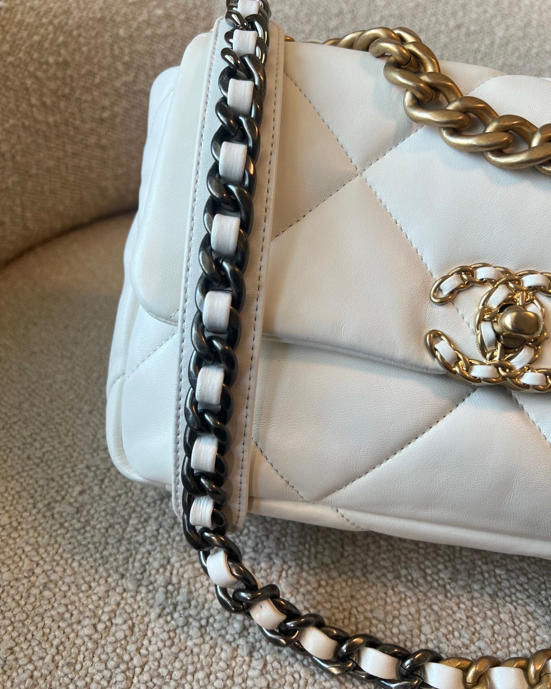 CHANEL Handbag 22P White Lambskin Quilted 19 Flap Small Mixed Hardware - Redeluxe