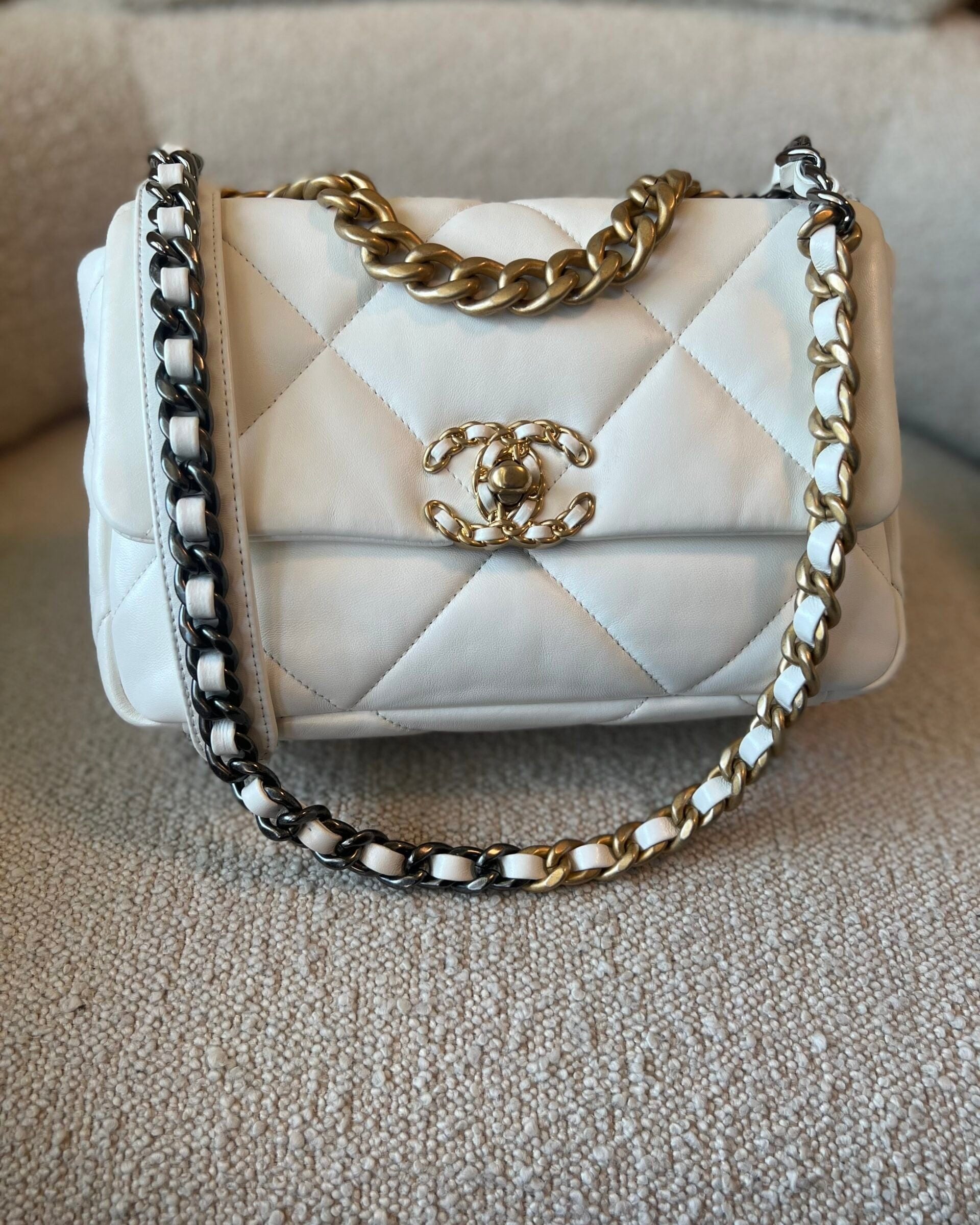 CHANEL Handbag 22P White Lambskin Quilted 19 Flap Small Mixed Hardware - Redeluxe