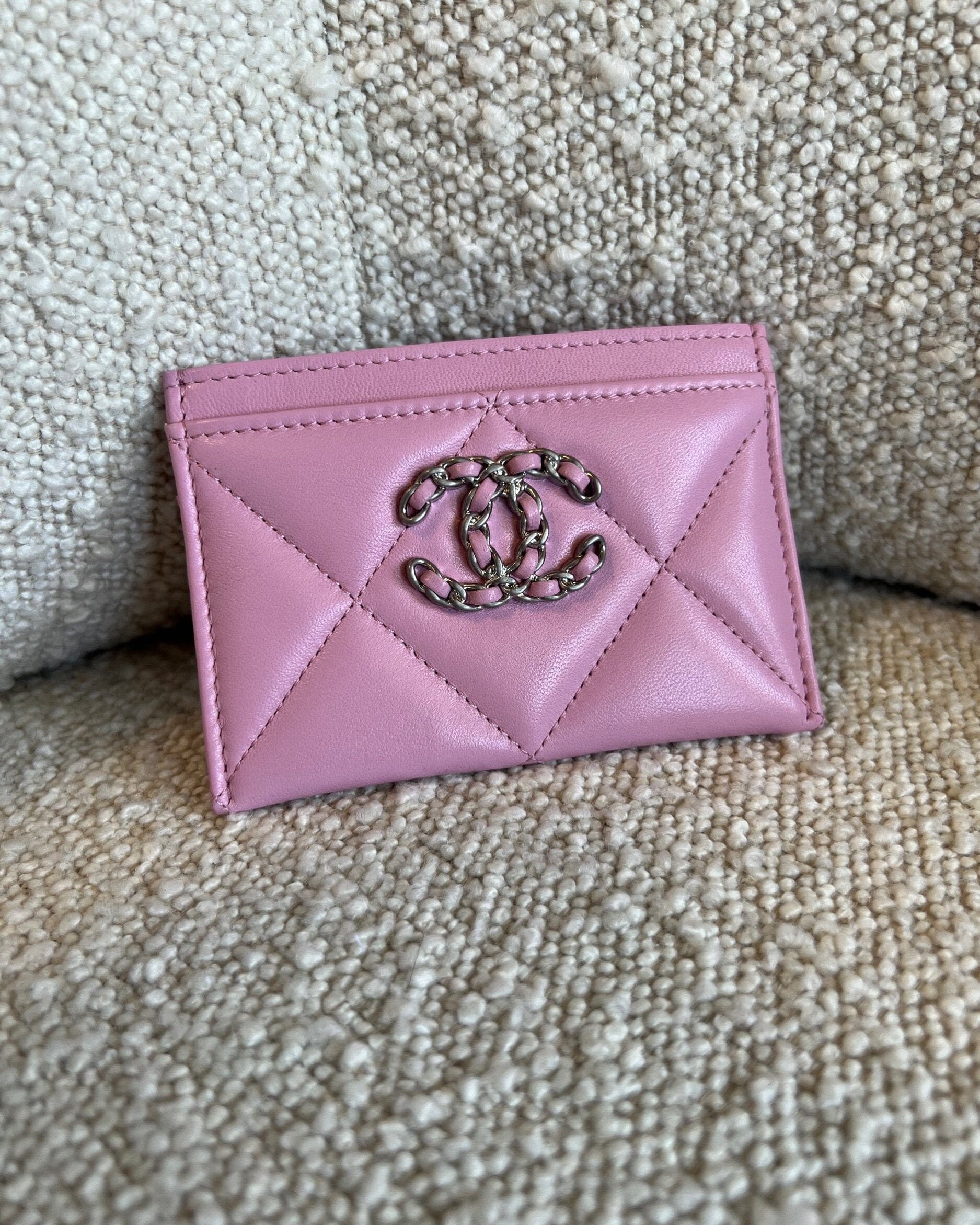 CHANEL Handbag 22S Pink 19 Flap Card Holder - Redeluxe