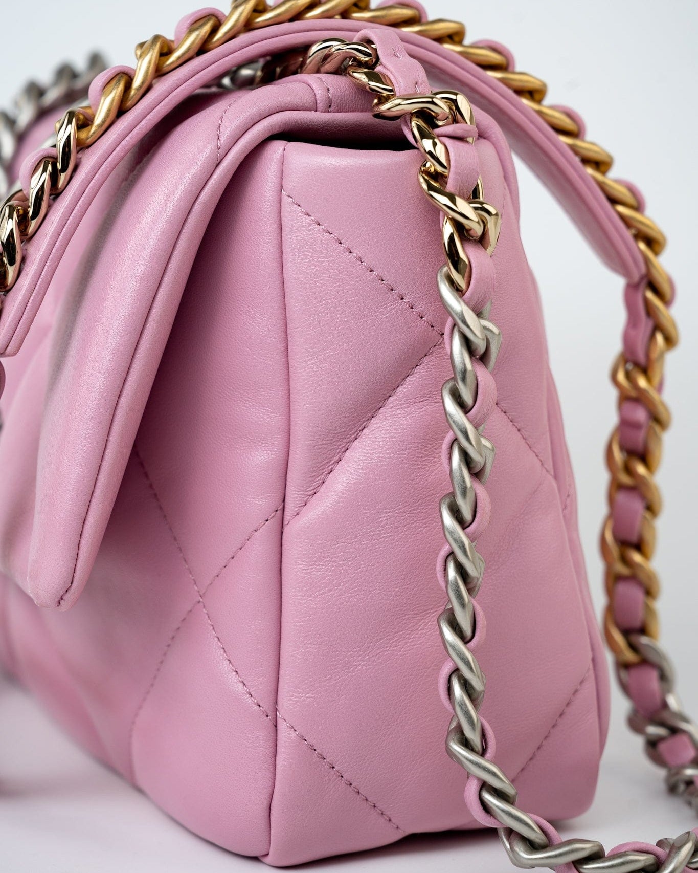 CHANEL Handbag 22S Pink Lambskin Quilted 19 Small Reverse Mixed Hardware - Redeluxe