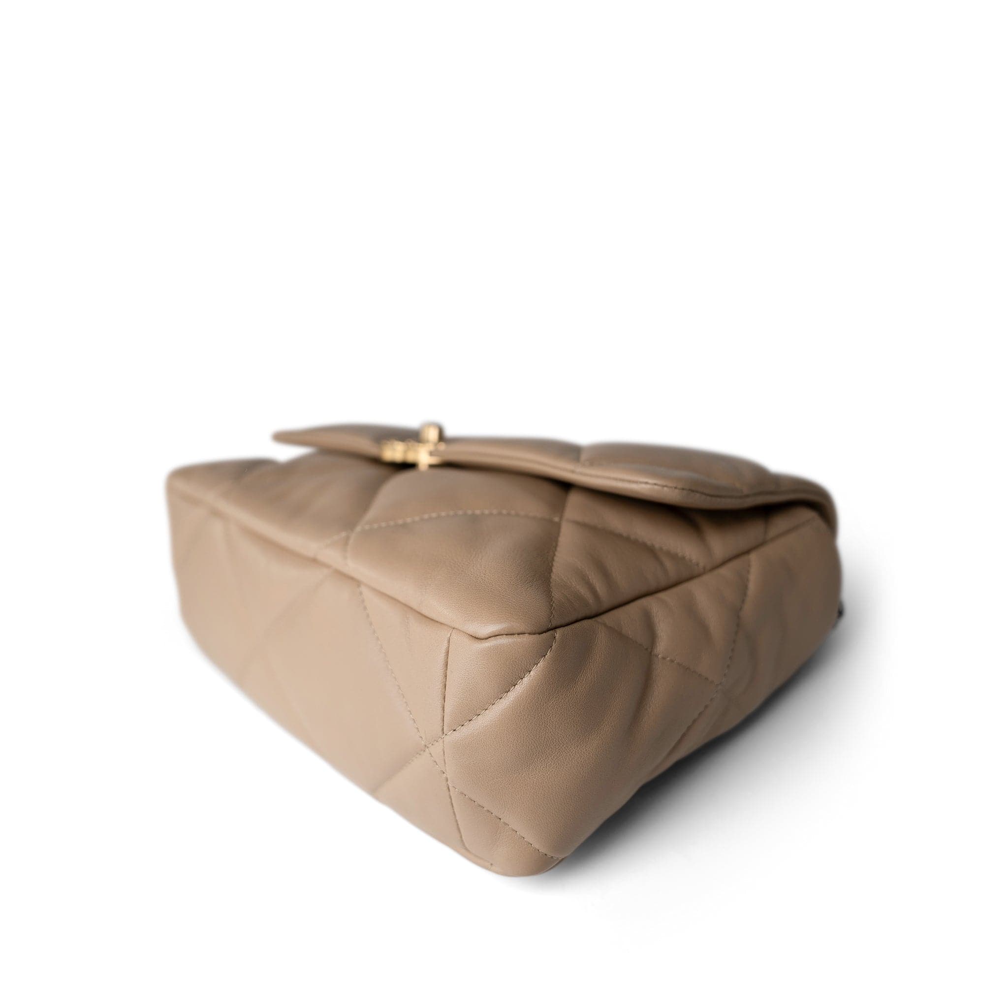CHANEL Handbag beige 21S Dark Beige Lambskin Quilted 19 Flap Medium/Large - Redeluxe