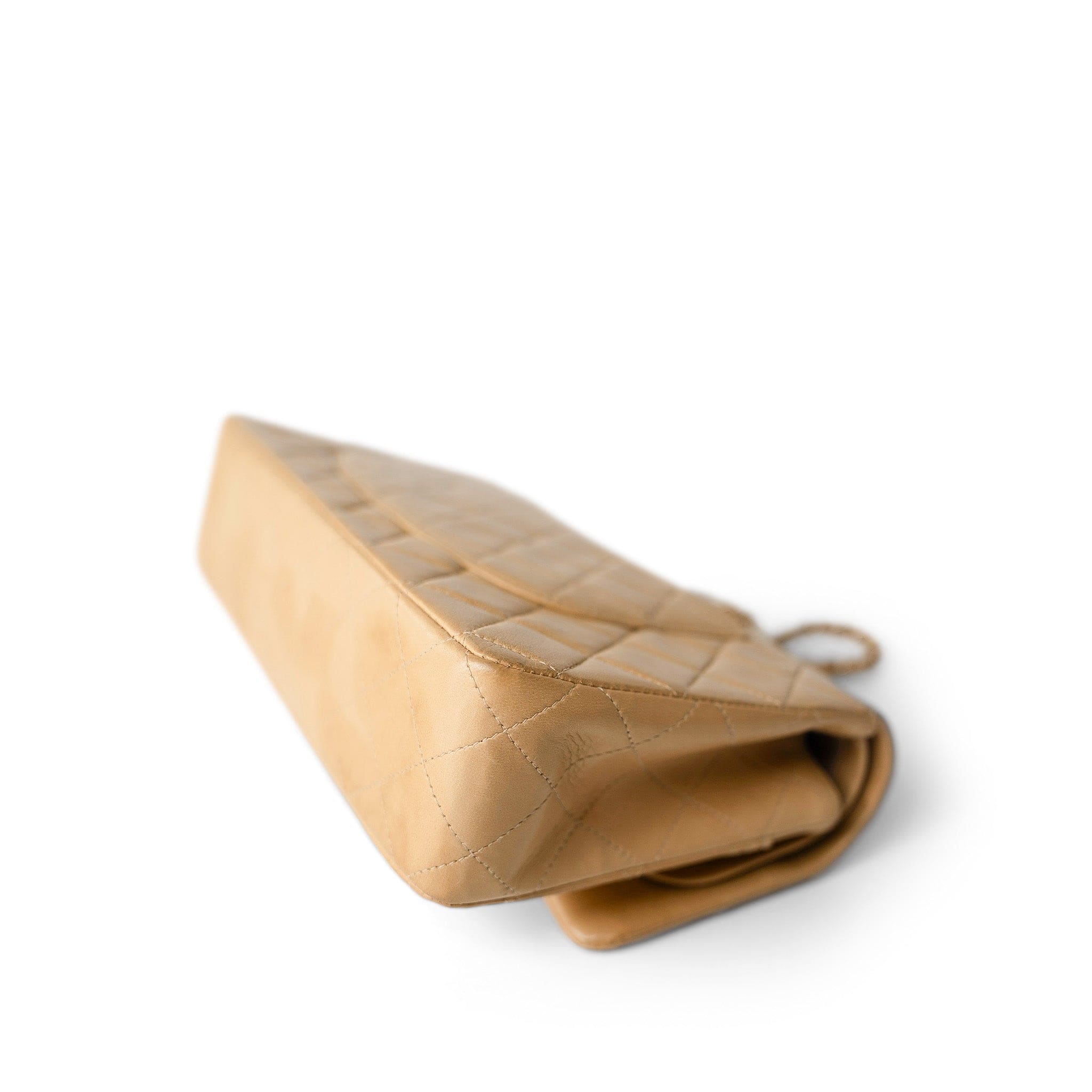 CHANEL Handbag Beige Vintage Beige Lambskin Quilted Classic flap Medium Gold Hardware - Redeluxe