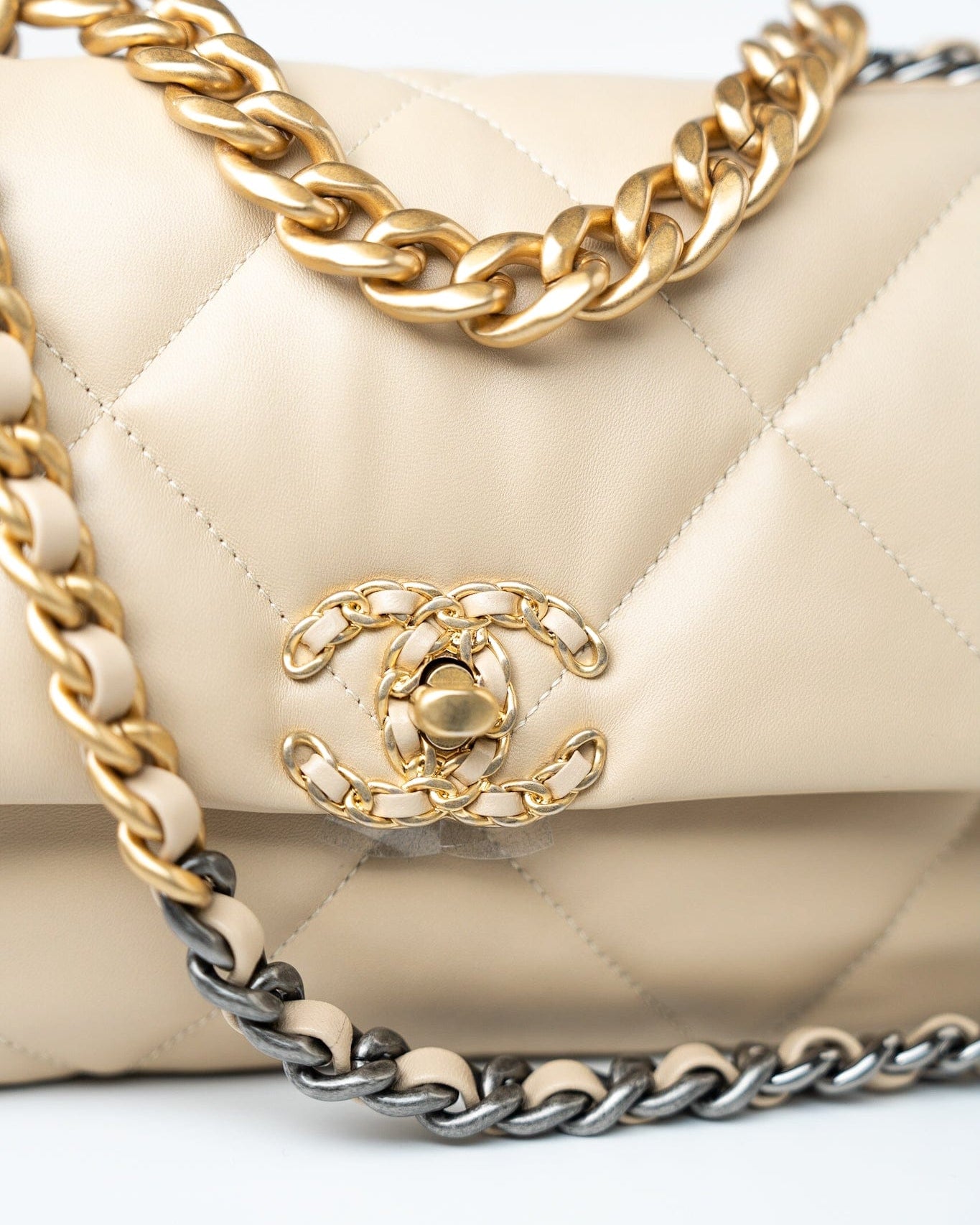 CHANEL Handbag Cream 22S Beige Lambskin Quilted Small 19 Flap Mixed Hardware - Redeluxe