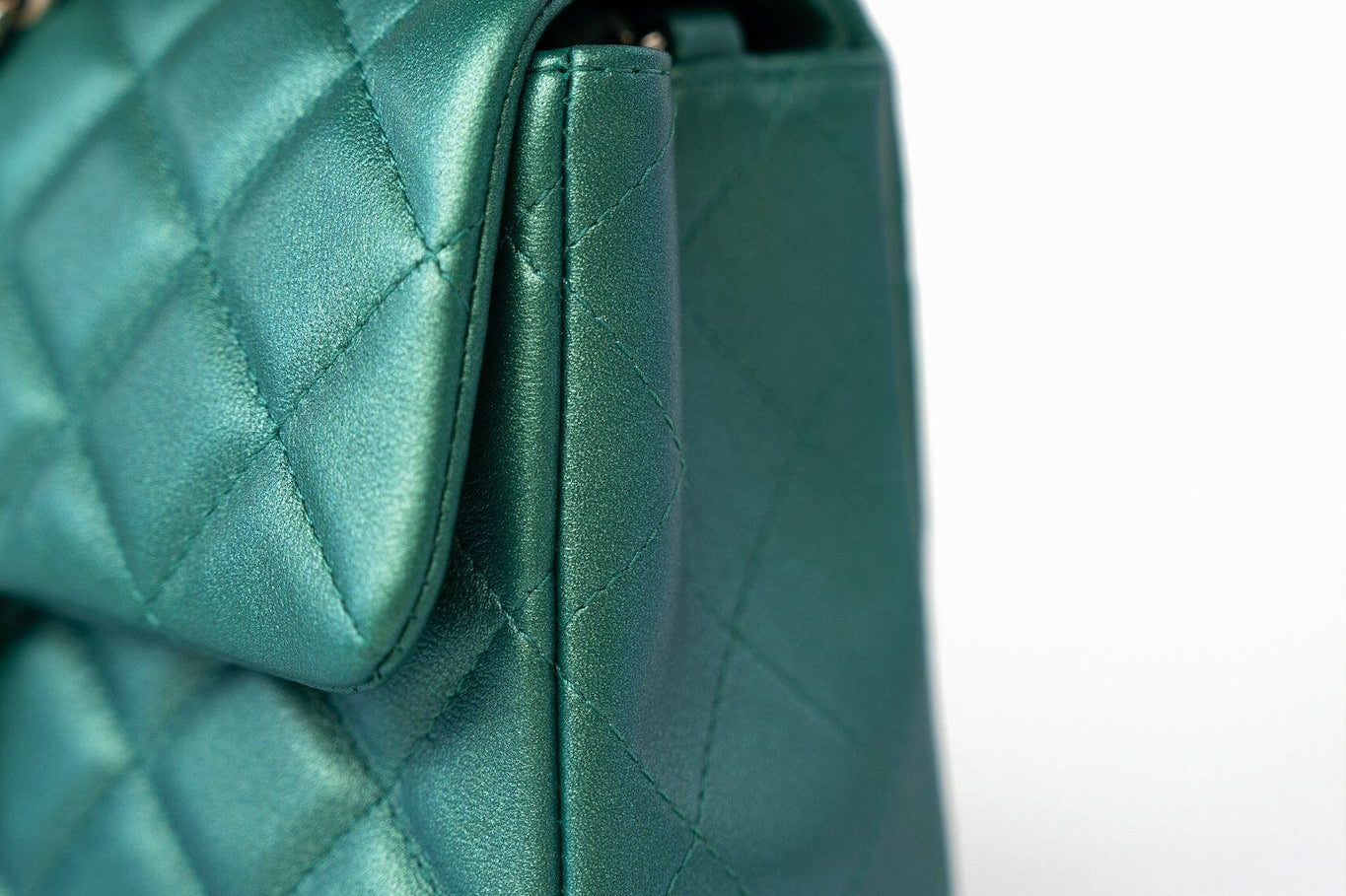 CHANEL Handbag Single flap / Green 22A Iridescent Green Lambskin Quilted Mini Rectangular Single Flap Light Gold Hardware - Redeluxe