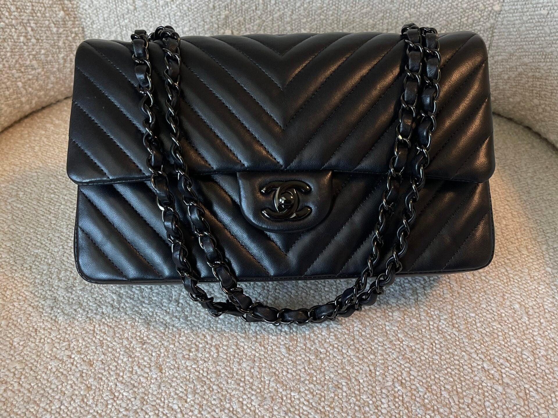 CHANEL Handbag So Black Lambskin Chevron Medium Classic Flap - Redeluxe