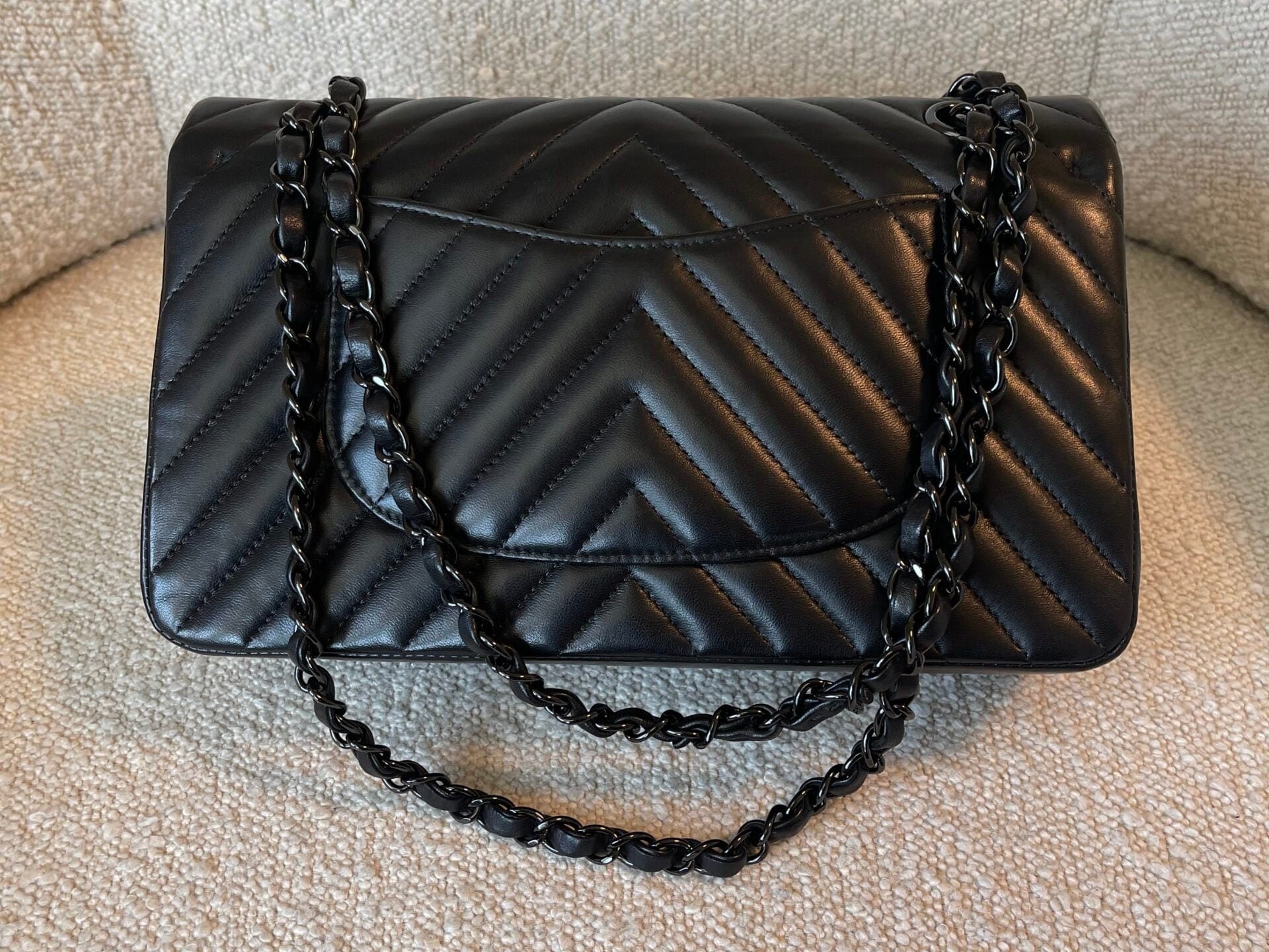 CHANEL Handbag So Black Lambskin Chevron Medium Classic Flap - Redeluxe