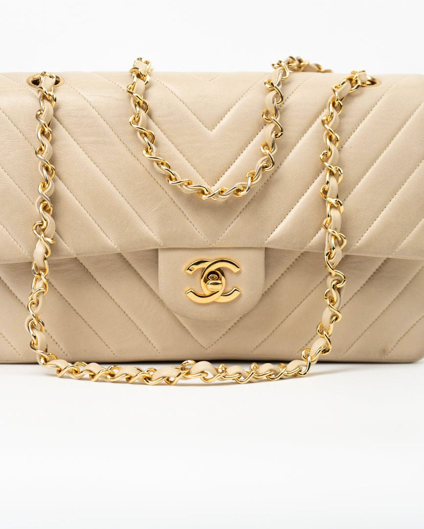 CHANEL Handbag Vintage Beige Lambskin Chevron Classic Flap Medium GHW - Redeluxe