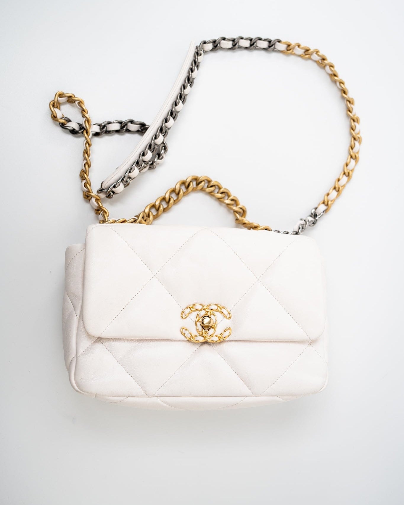 CHANEL Handbag White 21p White 19 Lambskin Quilted 19 Flap Small - Redeluxe