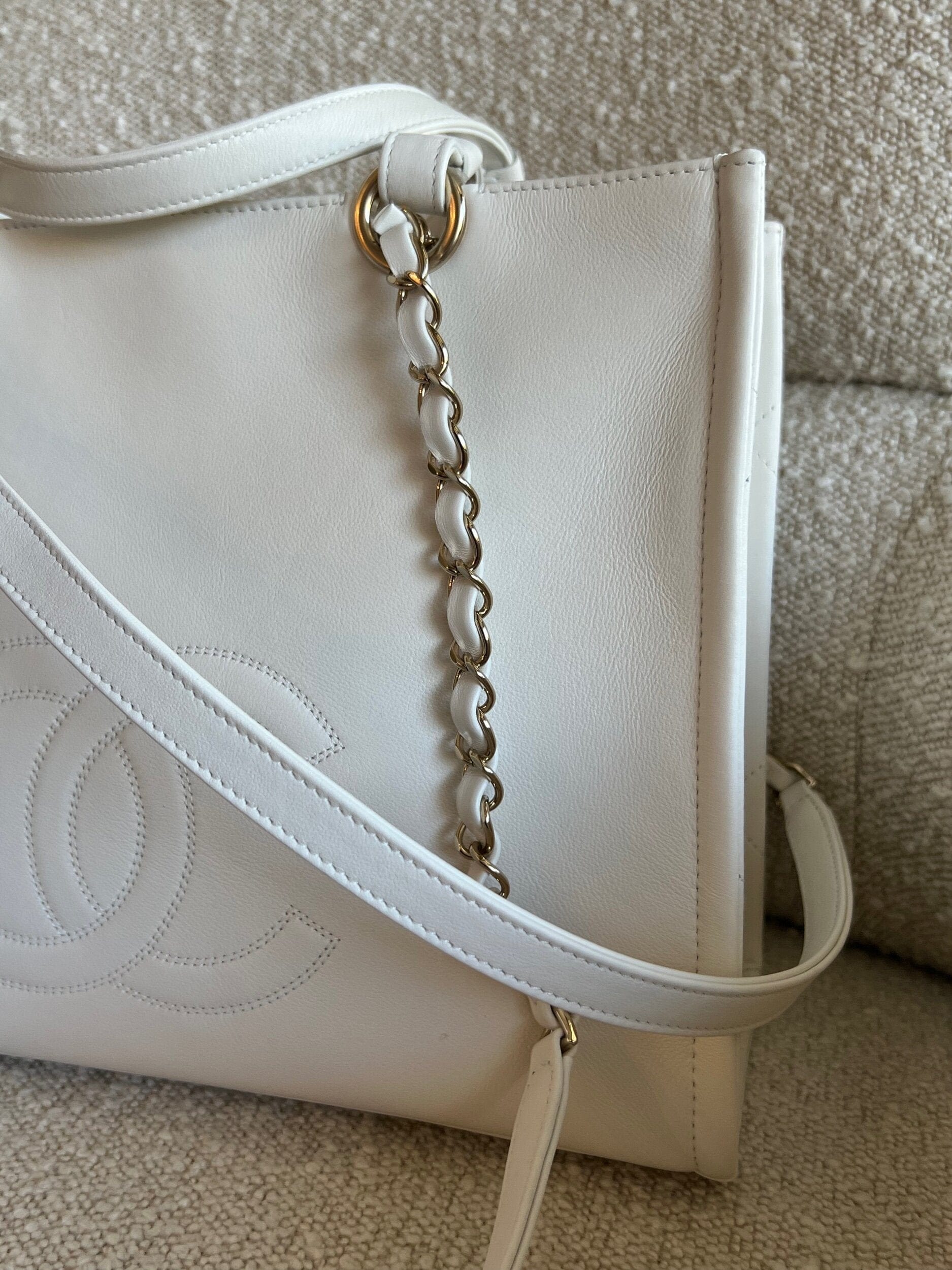 Chanel 22P Small White Zipped Shopping Bag REDELUXE