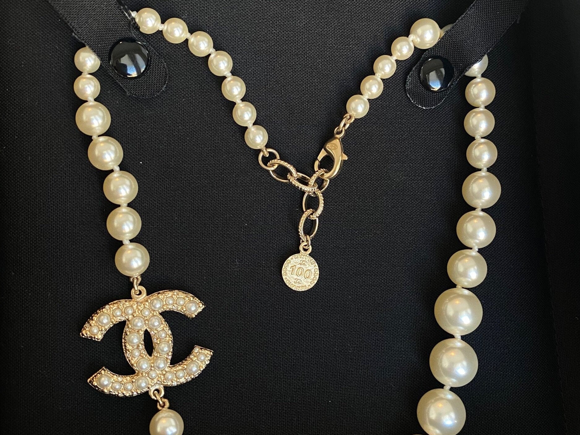 CHANEL Necklace Chanel Graduated Pearl CC Short Necklace Gold - Redeluxe