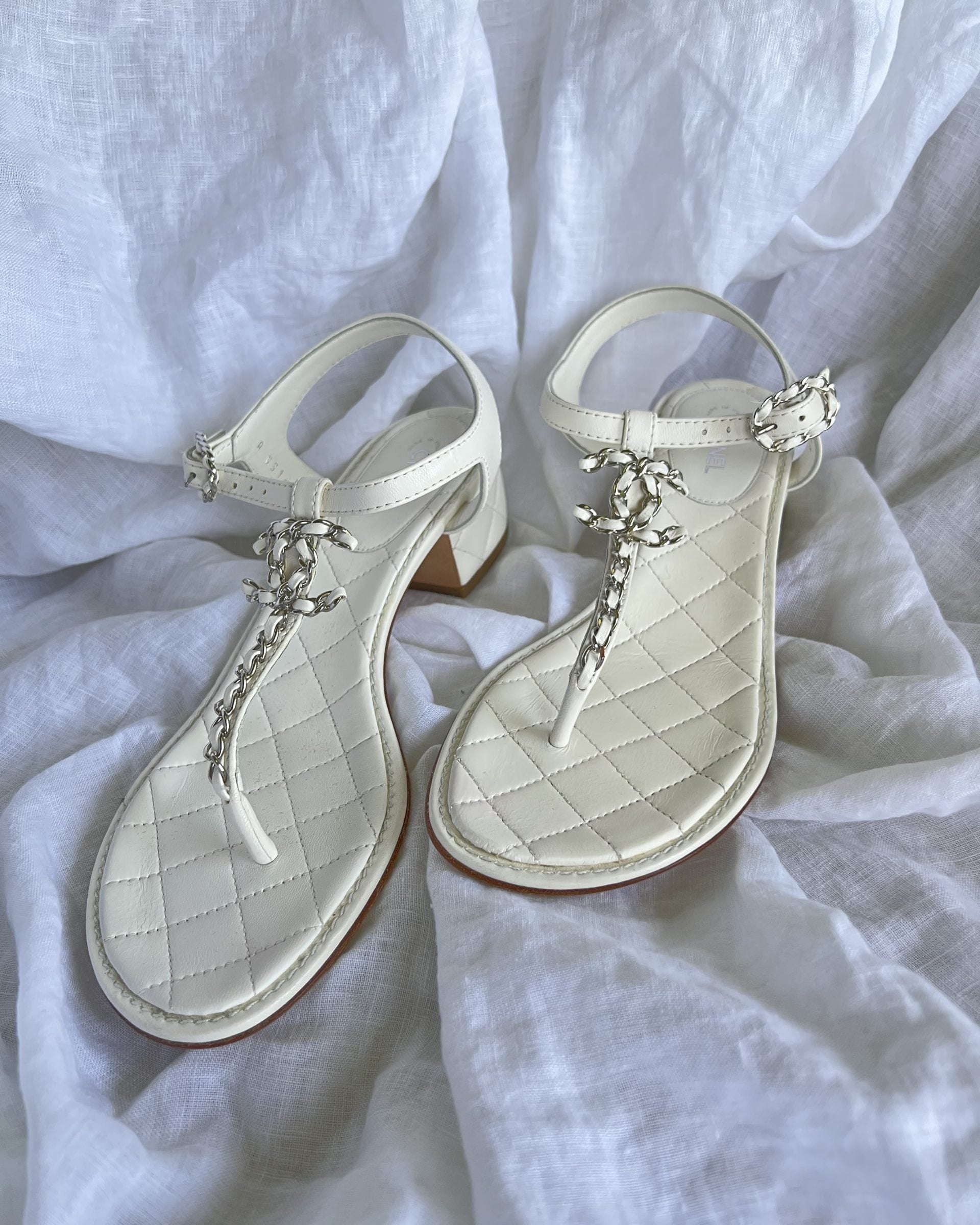 CHANEL Sandals White Chanel White Quilted Leather Sandals - 38 1/2 - Redeluxe