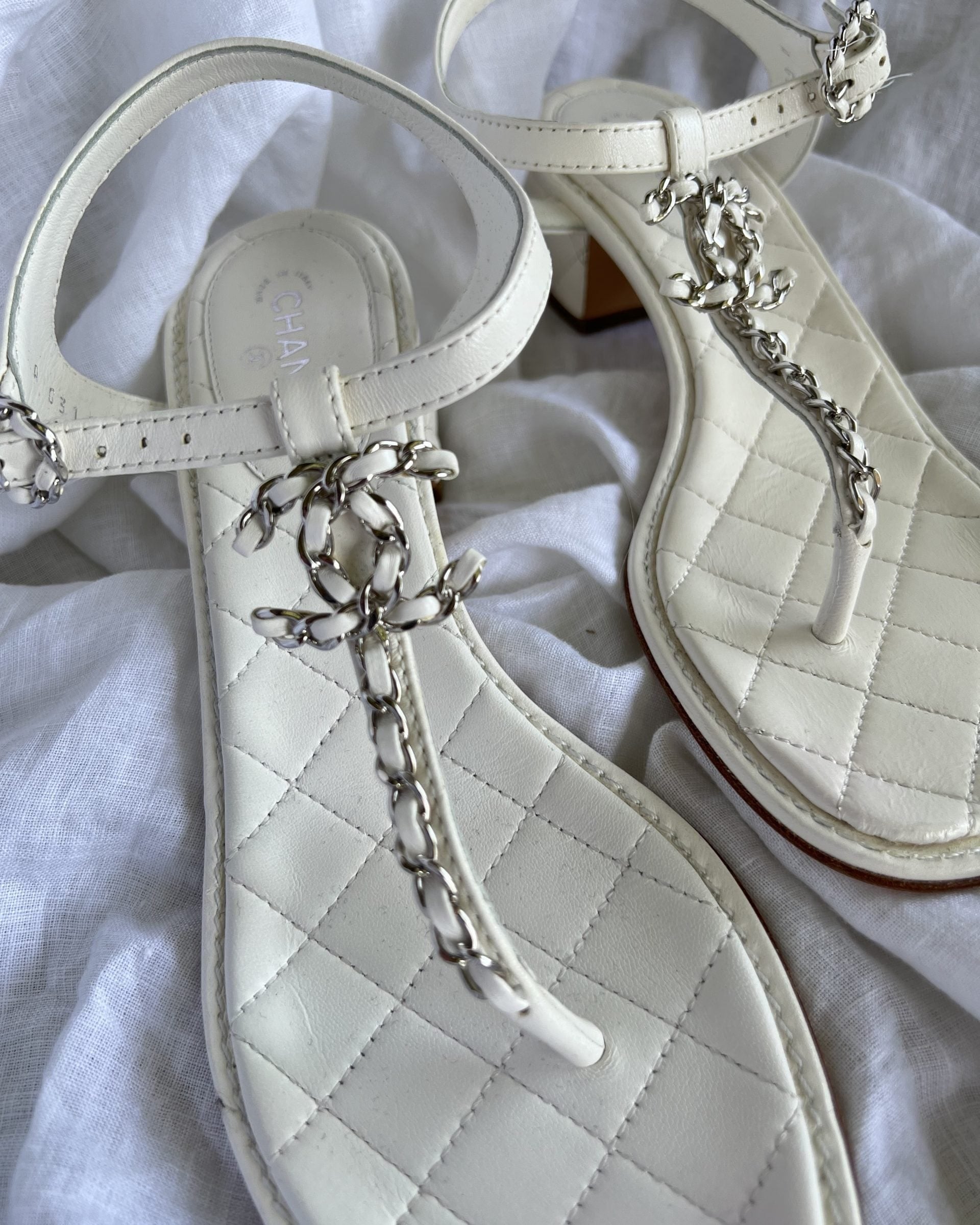 CHANEL Sandals White Chanel White Quilted Leather Sandals - 38 1/2 - Redeluxe