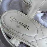 CHANEL Sandals White Chanel White Quilted Leather Sandals - 38 1/2 - Redeluxe