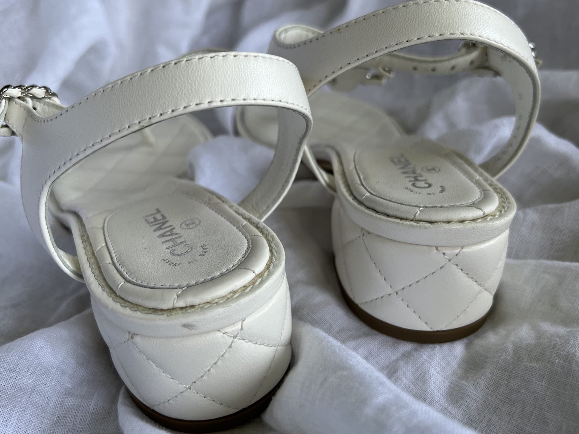 CHANEL Sandals White Chanel White Quilted Leather Sandals - 38 1/2 - Redeluxe