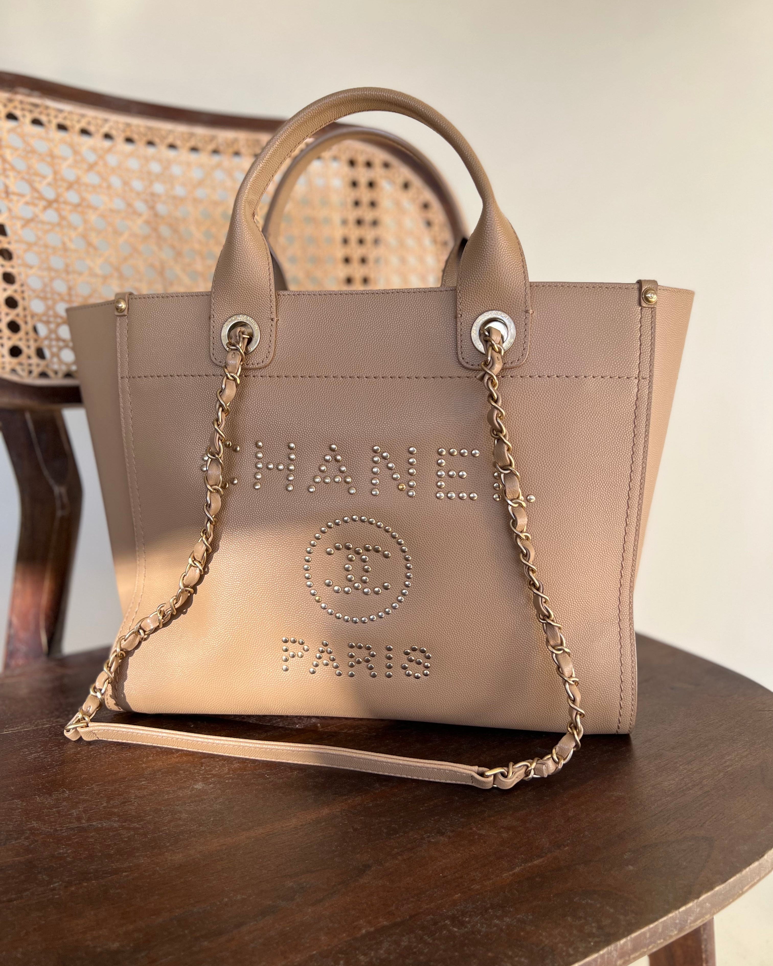 CHANEL Tote CHANEL LIGHT BEIGE MEDIUM DEAUVILLE SHOPPING TOTE STUDDED AGED HARDWARE - Redeluxe