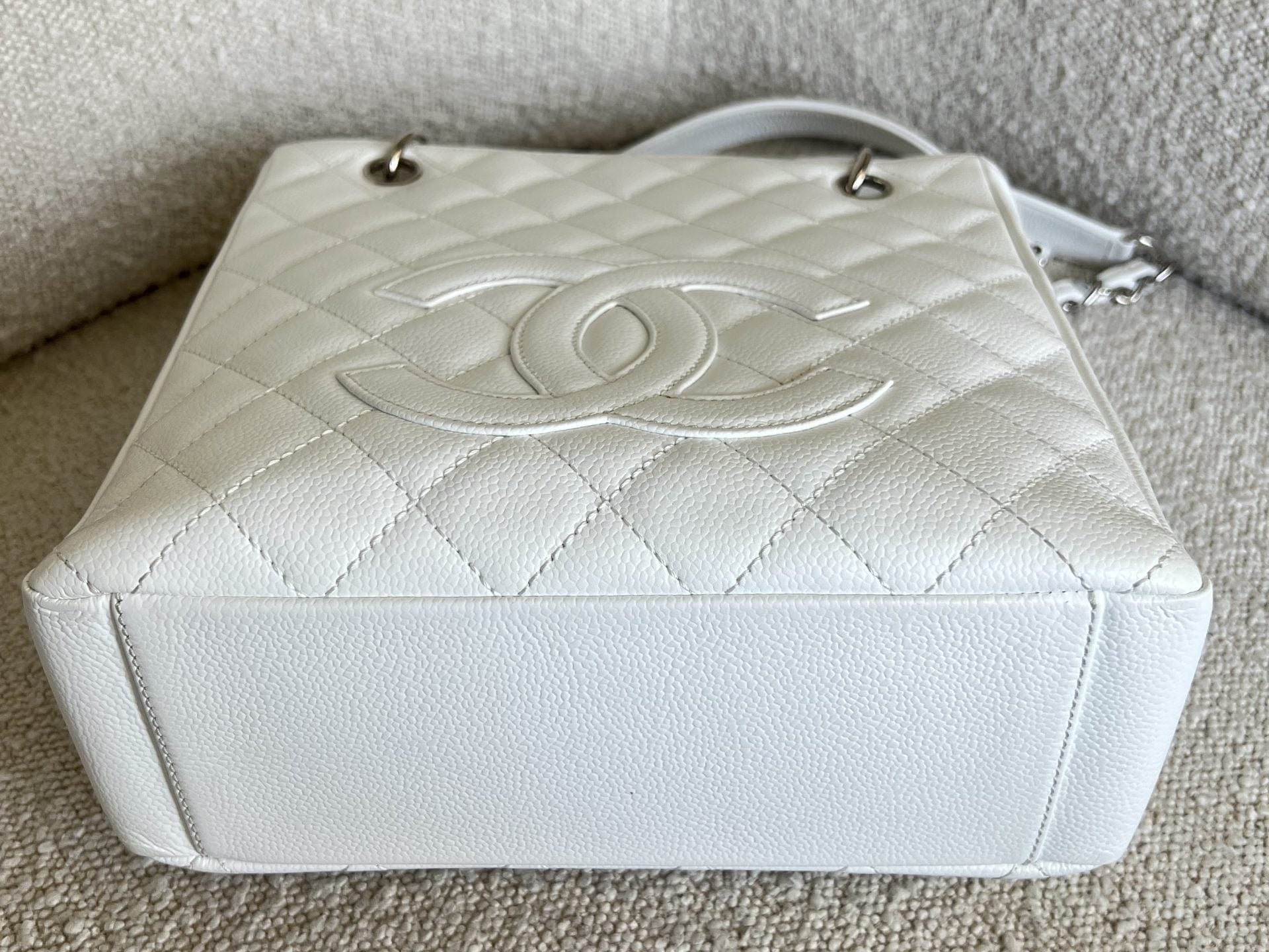 CHANEL Tote White Caviar Quilted Petite Shopping Tote - Redeluxe