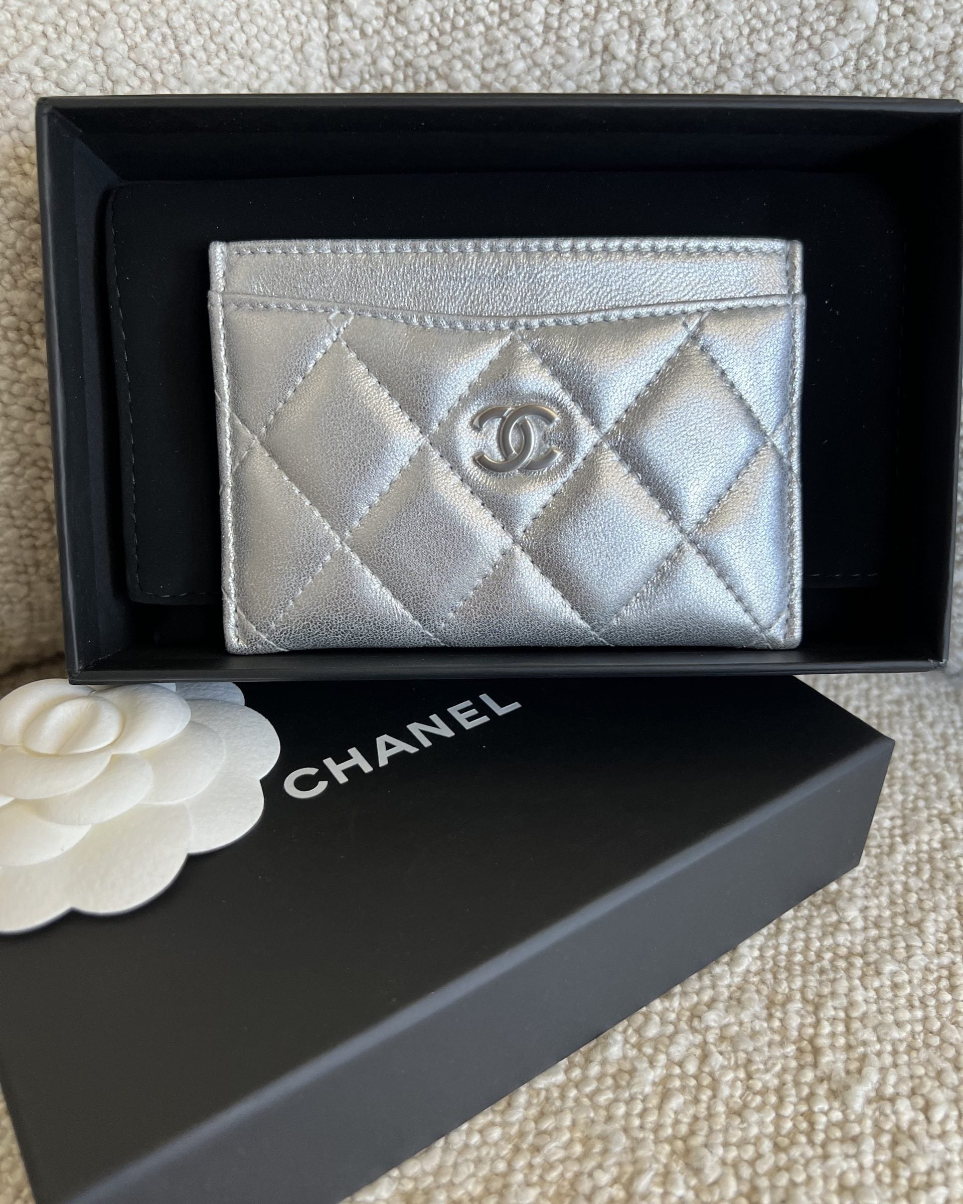 CHANEL Wallet 22P Metallic Silver Lambskin Quilted Card Holder SHW - Redeluxe