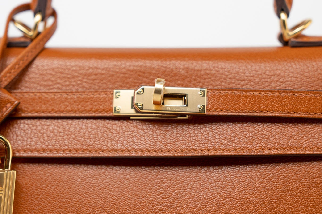 Hermes Handbag Brown Kelly 25 Pain d’Epice Chèvre Mysore Goatskin Gold Plated Hardware Y Stamp - Redeluxe