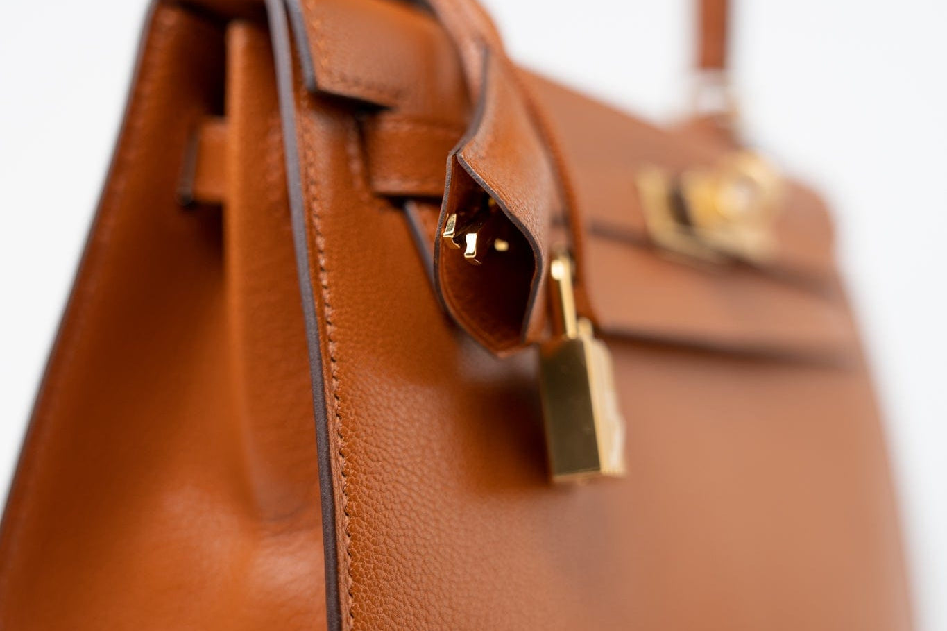 Hermes Handbag Brown Kelly 25 Pain d’Epice Chèvre Mysore Goatskin Gold Plated Hardware Y Stamp - Redeluxe