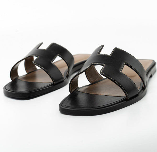 The Hermès Sandals Bloggers Are Obsessed With | Sandals outfit casual,  Hermes oran sandals, Casual outfits